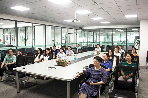 铭记历史 缅怀先烈——沃尔兴组织观看抗战胜利80周年阅兵仪式 铭记历史 缅怀先烈——沃尔兴组织观看抗战胜利80周年阅兵仪式