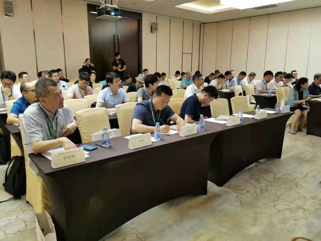 沃尔兴参加2019年第四届新能源产业峰会------沃尔兴新能源汽车专用绝缘防护解决方案